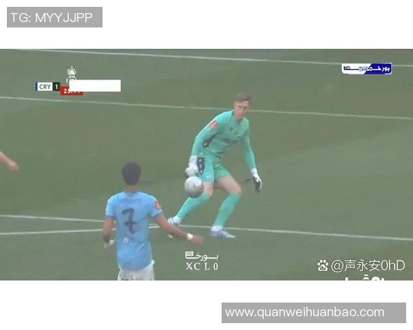 足球巨星禁区手球引争议 裁判判罚引发激烈讨论与质疑