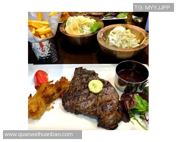 足球球星大快朵颐 品尝顶级牛排展现强者风范